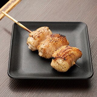 本日のおすすめや希少部位の串が味わえる自慢の一品