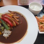 手しごとや 咲くら - 野菜カレー（マカロニ、ラッシー付き）