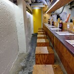 303672470 - 店内観①