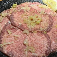 ホルモン焼肉 富や 栄店 - 