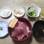 金＆銀 - 日替わり（まぐろ丼）珈琲付き　700円