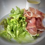 バル マルシェ コダマ - 3皿目:生ハムとレタス