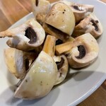 肉とワインとクラフトビール アンカーグラウンド - マッシュルームのサラダ