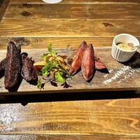 やさいの王様 銀座店 - 左からフクムラサキ、キタアカリ、シルクスイート。明太ディップは、クリームチーズ入り