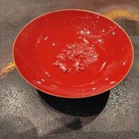銀座 よし澤 - 日本酒に桜の花びらの塩漬けを乾燥したものを