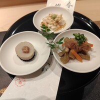 銀座 よし澤 - 上から、湯葉、左、海老芋、右、京都の芋がらを干したもの