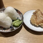 煮干しのビリー - おにぎり2ヶ250円                      塩唐揚げ150円