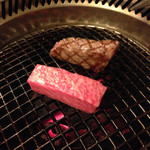 京橋 松蘭 - リブロース焼いてます