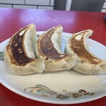 一品香 小山 - 餃子3個　ボリューム満点