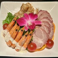 廣東料理 民生 ヒルトンプラザウエスト店 - 季節の前菜三種盛り合せ（海老、チャーシュー、帆立）