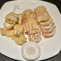 廣東料理 民生 ヒルトンプラザウエスト店 - 名物 イカの天ぷら、白身魚の天ぷら