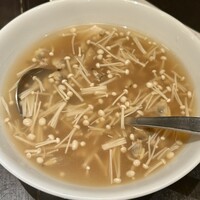 廣東料理 民生 ヒルトンプラザウエスト店 - えのきとあさりのスープ