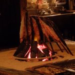 郷土料理 炉ばた 俺ん家 - サンマは串に刺して焼くんです