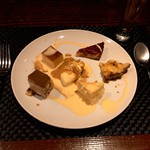 プールトワ - デザートのケーキ盛り合わせ