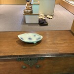 あさば - これは加藤先生の吹き墨の器かな❓
      私は吹き墨小皿、入札で手に入れました❣️