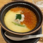 よし - 目の前で色々なお魚のブツ切りを入れてくれました。こんな贅沢な茶碗蒸し初めてです！