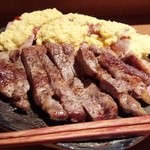 和味　大輔 - 豚肉、付け合わせのサラダも美味