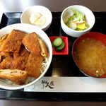 Senninya - 仙人屋風タレカツ丼（￥750）。薄切りのカツが特徴的