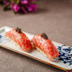 東京焼肉 平城苑 - 和牛炙りにぎり キャビアのせ　2貫