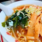 味楽 - "ワカメ"と、小口切りの"葱"もしっかりと乗せられています。