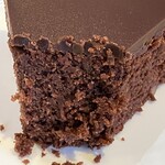 ねるどりっぷ珈琲 機屋 - ガトーショコラの断面アップ