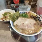 エキトンの店 井の庄  - エキトン¥950＆サービスブタライス