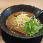 ラーメン 戸みら伊 - ★★★豚骨魚介らぁめん 900円 魚介の香りとゆずピューレ、ツルツル中細玉子麺で美味しいが、量少なく関東ではどこでも食べられる味！