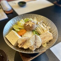 春帆楼 下関本店 - ふくちり鍋。コラーゲンたっぷり♡特製ポン酢でいただきます。