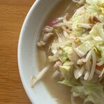 一楽ラーメン - ちゃんぽん900円　左