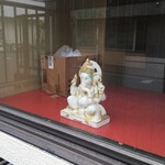 インド料理 パリワル - 商売繁盛をもたらす神様が鎮座していました