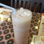 インド料理 パリワル - トロピカルな香りで美味しい〜♪ピンクグアバラッシー(¥480)