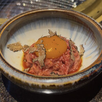 焼肉 徳川苑 - 名物トリュフ和牛ユッケ