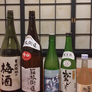 地元の日本酒や梅酒、甘い果樹酒など幅広いお酒をご用意