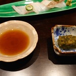百味処 おんじき - 鯛の刺身[刺身醤油も美味しい]♪そして,大好きなのが右側の海苔(*´σｰ｀)