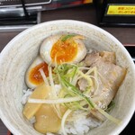 愛と情熱のらーめん屋 皐月亭 - ラーメンの具をライスに…最高