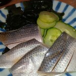 立ち呑み 晩杯屋 - コハダとワカメの酢の物