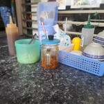 西羅殿牛肉湯 - 料理写真:テーブルの上にある調味料