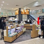 柳澤屋 - 『とやマルシェのれん横丁』の一角で販売されている「玉風味」（赤い➡︎）