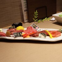 肉や大善 知立クロスゲート店 - 旬のフルーツパフェ付 おまかせブランド牛焼肉コース