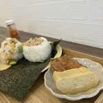 おむすびOTOMO - 唐揚げ、卵焼き、おむすび