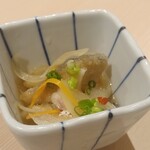 佐渡廻転寿司 弁慶 - 白身魚の甘酢漬け