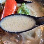 うどん工房かたつむり - スパイシーで出汁の効いたスープ