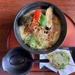 うどん工房かたつむり - 【グリーンカレーうどん】と【カニ味噌の香り揚げ天】