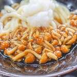 ヨコクラうどん - なめこおろしぶっかけ