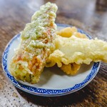 ヨコクラうどん - 週末会ったらラッキー天ぷら三種盛り