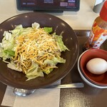 すき家 - 料理写真:チーズスパイシーキーマカレー丼(830円)