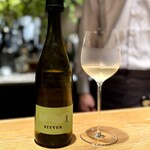 マンサルヴァ - こちらはなんと、デンマークのワインだそう！
      ソラリスという品種ですが、グレープフルーツ的な柑橘、青っぽさを備えて、かつ、鰹ちゃんの邪魔もしません。
      ベストマリアージュと言える、相性の良さでした♪