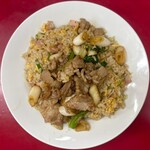 新珍味 - 肉盛りチャーハン