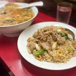 新珍味 - 肉盛りチャーハン
