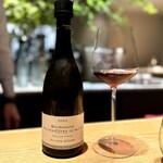 マンサルヴァ - オリヴィエ・ジュアンの広域、V.V.です。
      メインにボルドーなので、ここで出してくれました♪
      この若さで、ブルゴーニュのピノらしさを備える素晴らしい出来。
      これは、自宅用購入も決定です(^^)